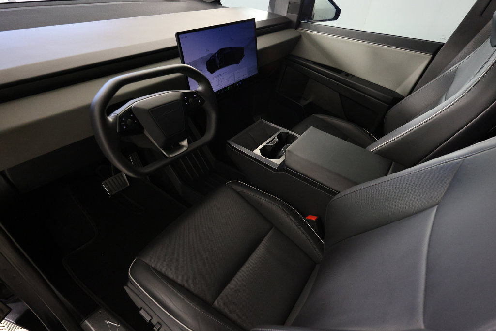 Used 2025 Tesla Cybertruck AWD Crew Cab image 16
