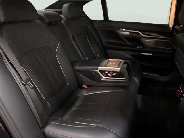 Used 2017 BMW 740i RWD image 76