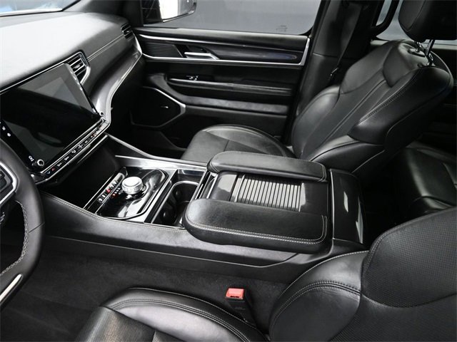 Used 2024 Jeep Wagoneer Base w/ Premium Group I image 18