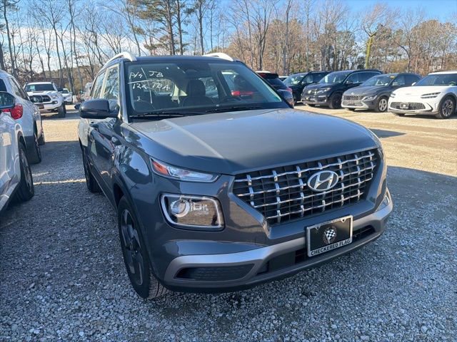 Used 2024 Hyundai Venue Limited image 2