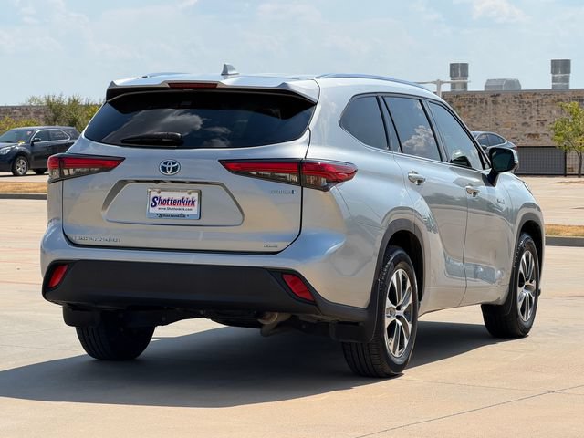 Used 2021 Toyota Highlander XLE FWD image 6
