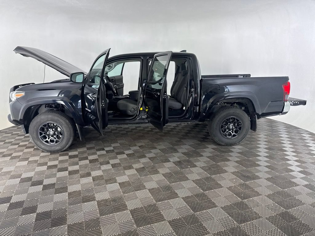 Used 2019 Toyota Tacoma SR5 AWD/4WD image 12