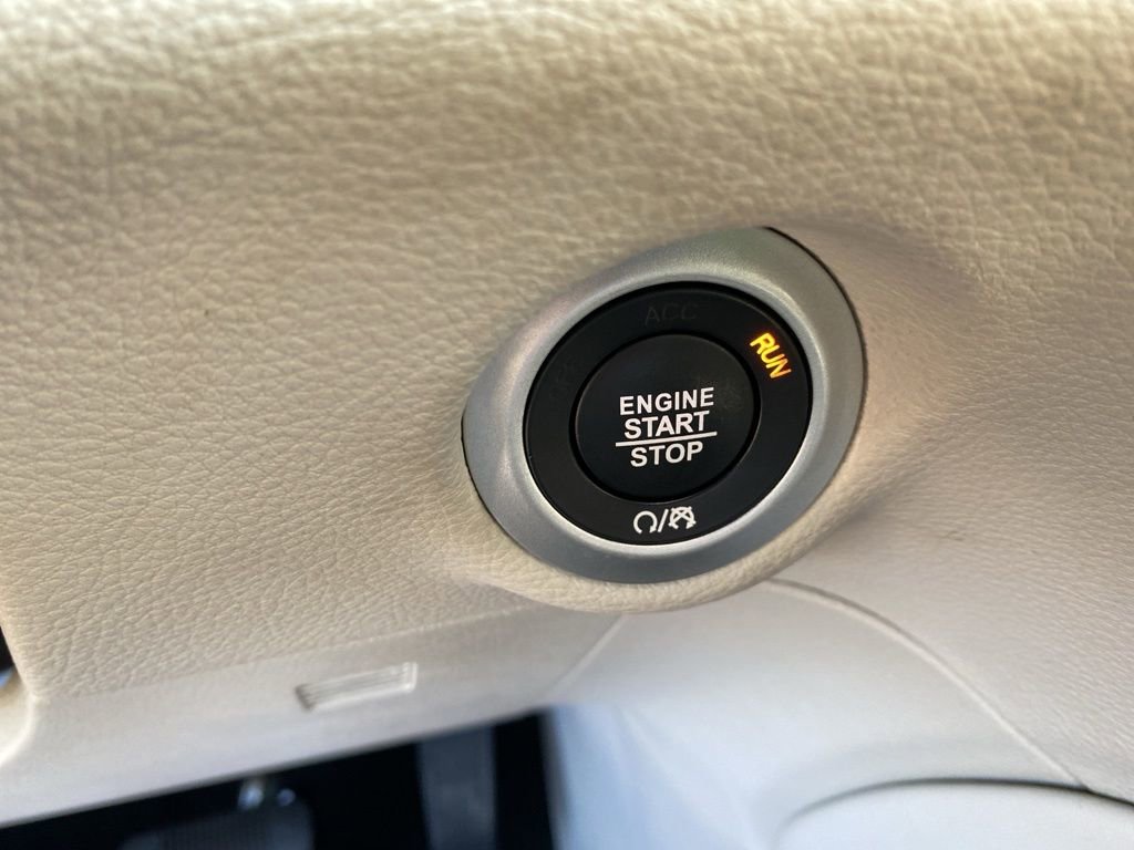 Used 2024 Chrysler Pacifica Limited image 27