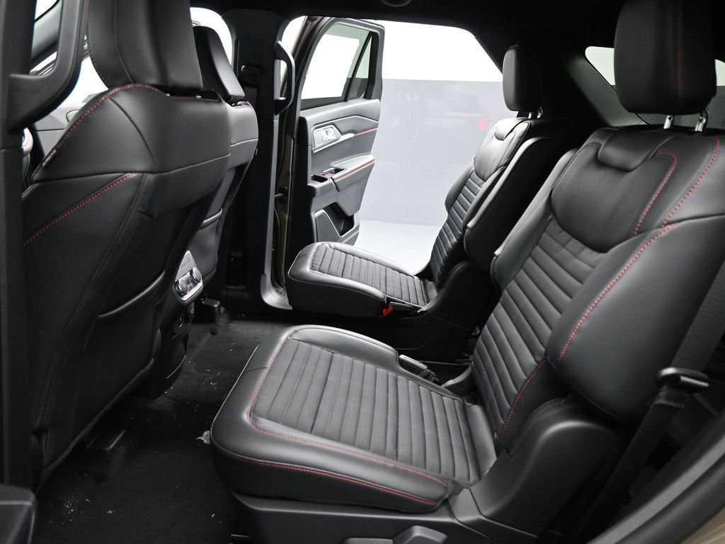 Used 2026 Ford Explorer ST-Line w/ ST-Line Street Pack RWD image 23