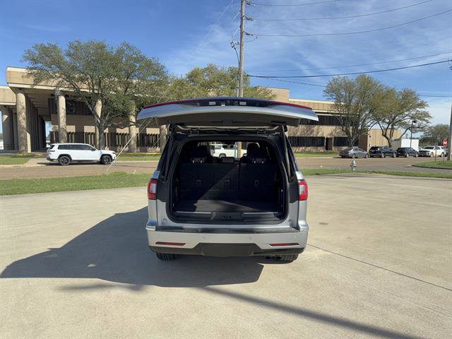 Used 2020 Lincoln Navigator Reserve w/ Luxury Package image 6