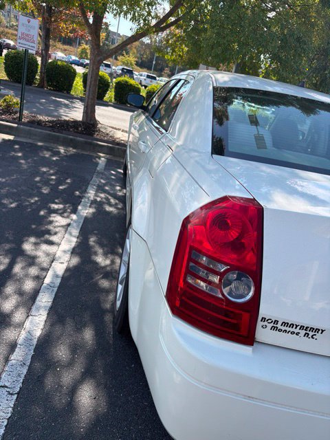 Used 2008 Chrysler 300 LX RWD image 12