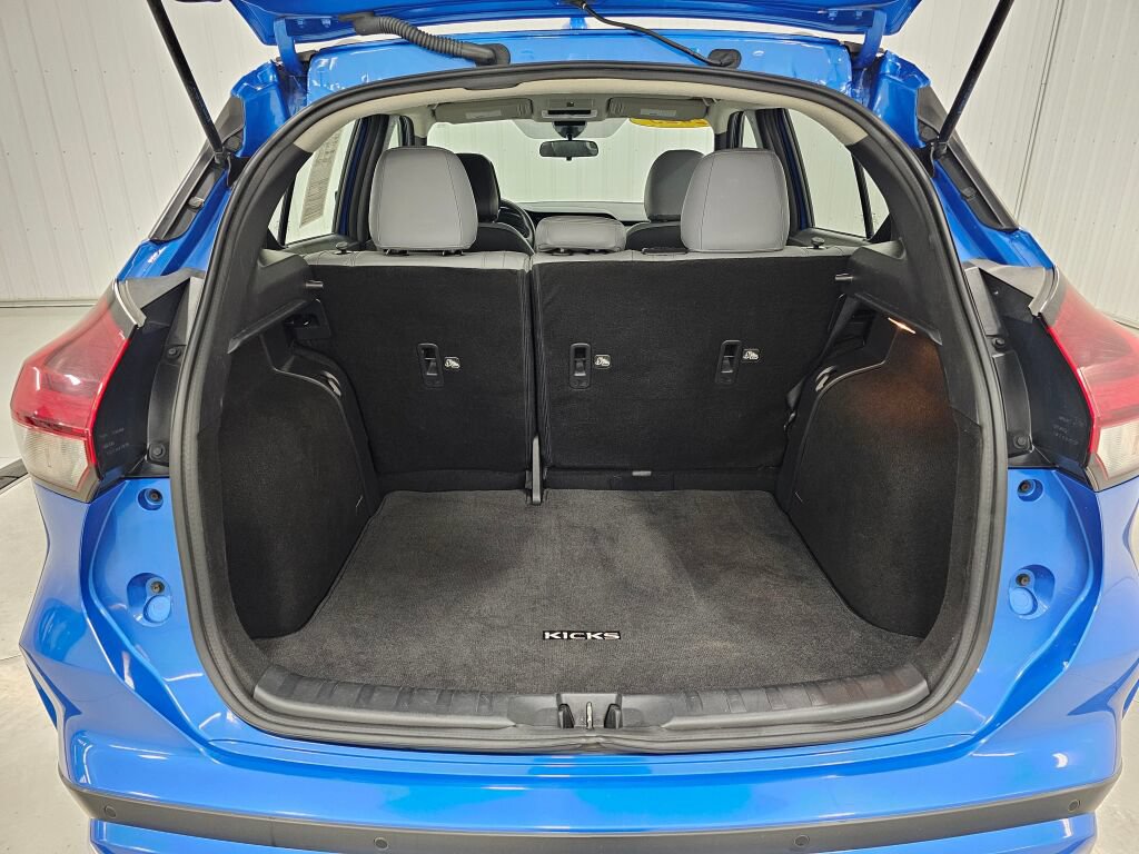 Used 2023 Nissan Kicks SR w/ SR Premium Package FWD image 15
