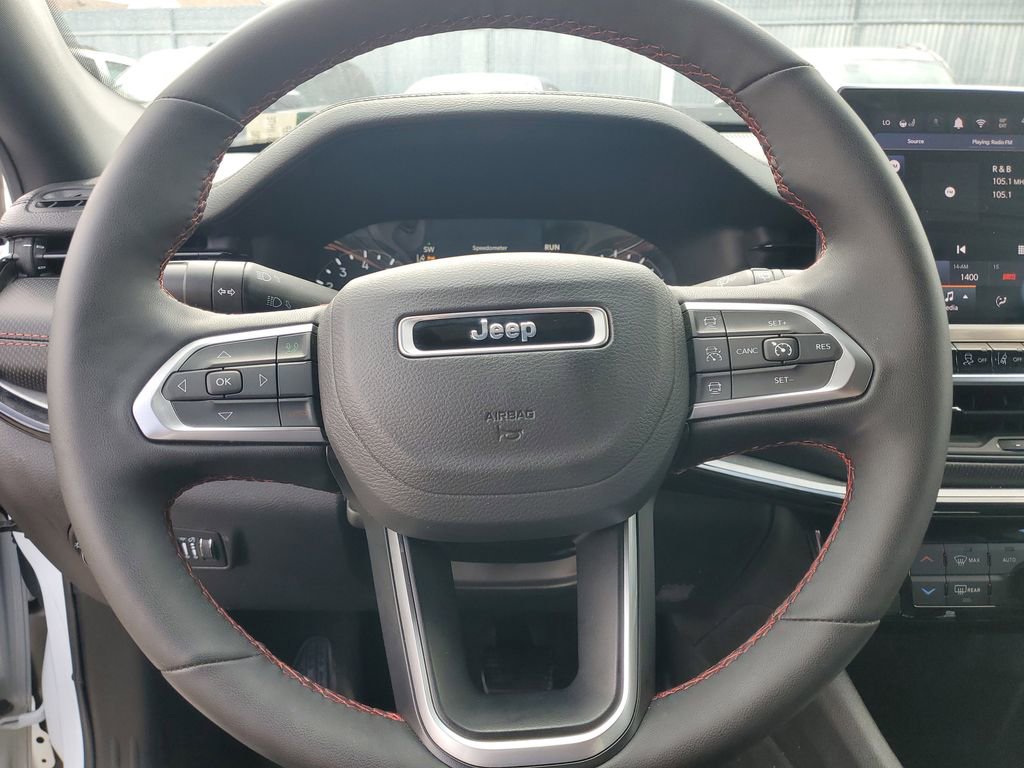 Used 2025 Jeep Compass Trailhawk w/ Trailhawk Convenience Group AWD/4WD image 22