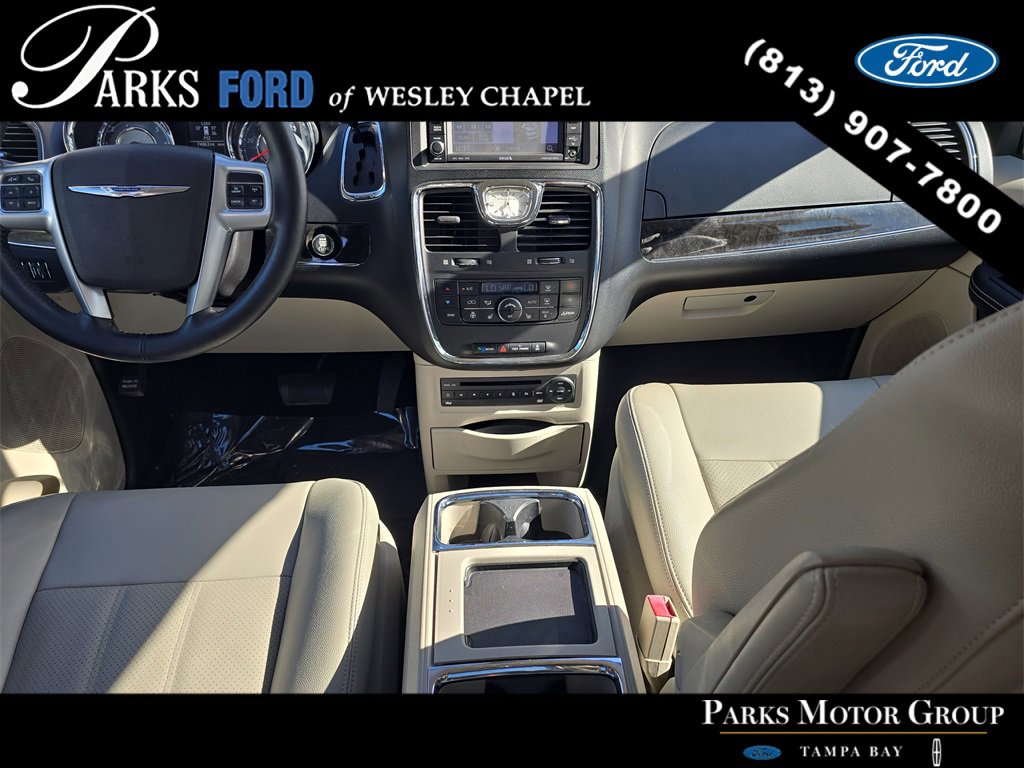 Used 2012 Chrysler Town & Country Touring-L w/ Premium Group image 10