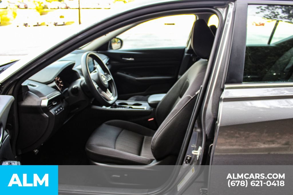 Used 2025 Nissan Altima 2.5 SV FWD image 17
