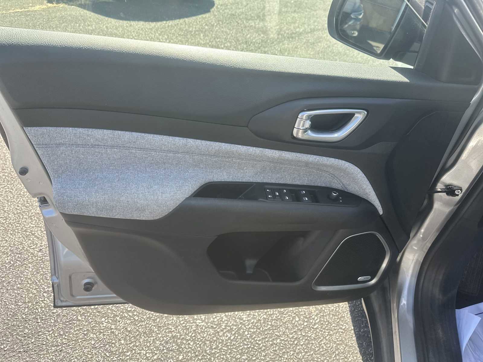 Used 2022 Jeep Compass Latitude w/ Sun and Sound Group image 24