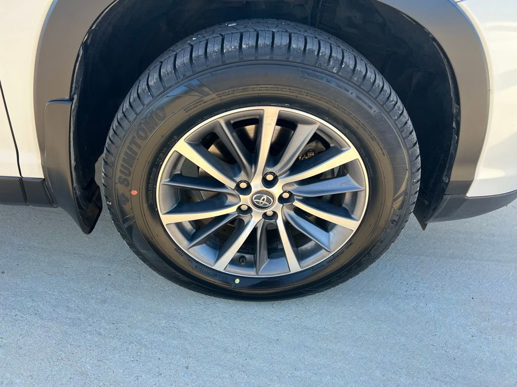Used 2019 Toyota Highlander XLE image 25