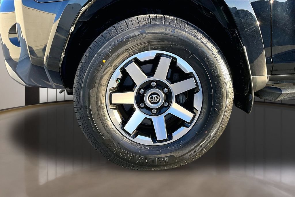 Used 2022 Toyota 4Runner TRD Off-Road AWD/4WD image 32
