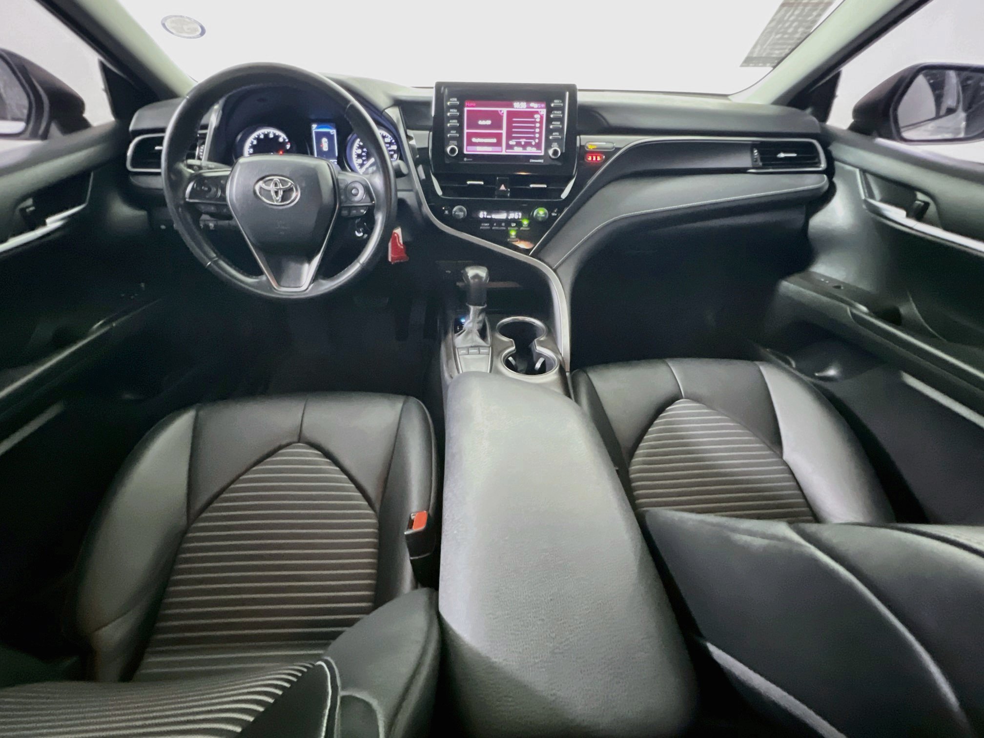 Used 2023 Toyota Camry SE FWD image 28