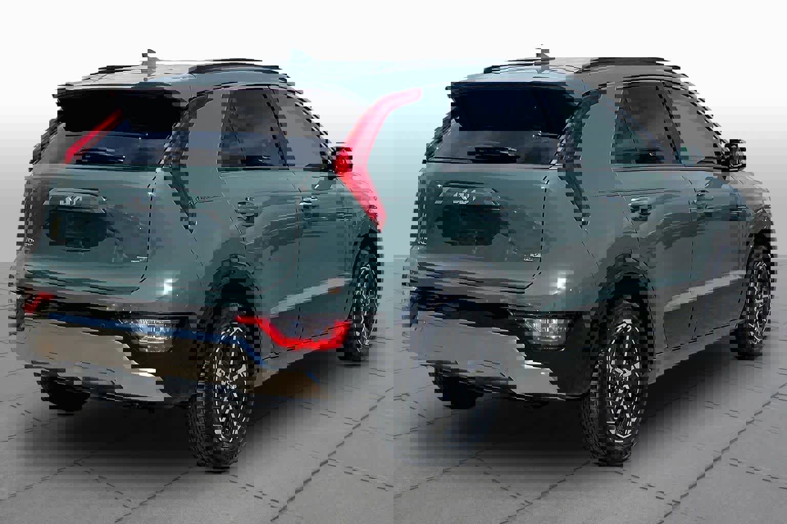 Used 2024 Kia Niro SX image 13