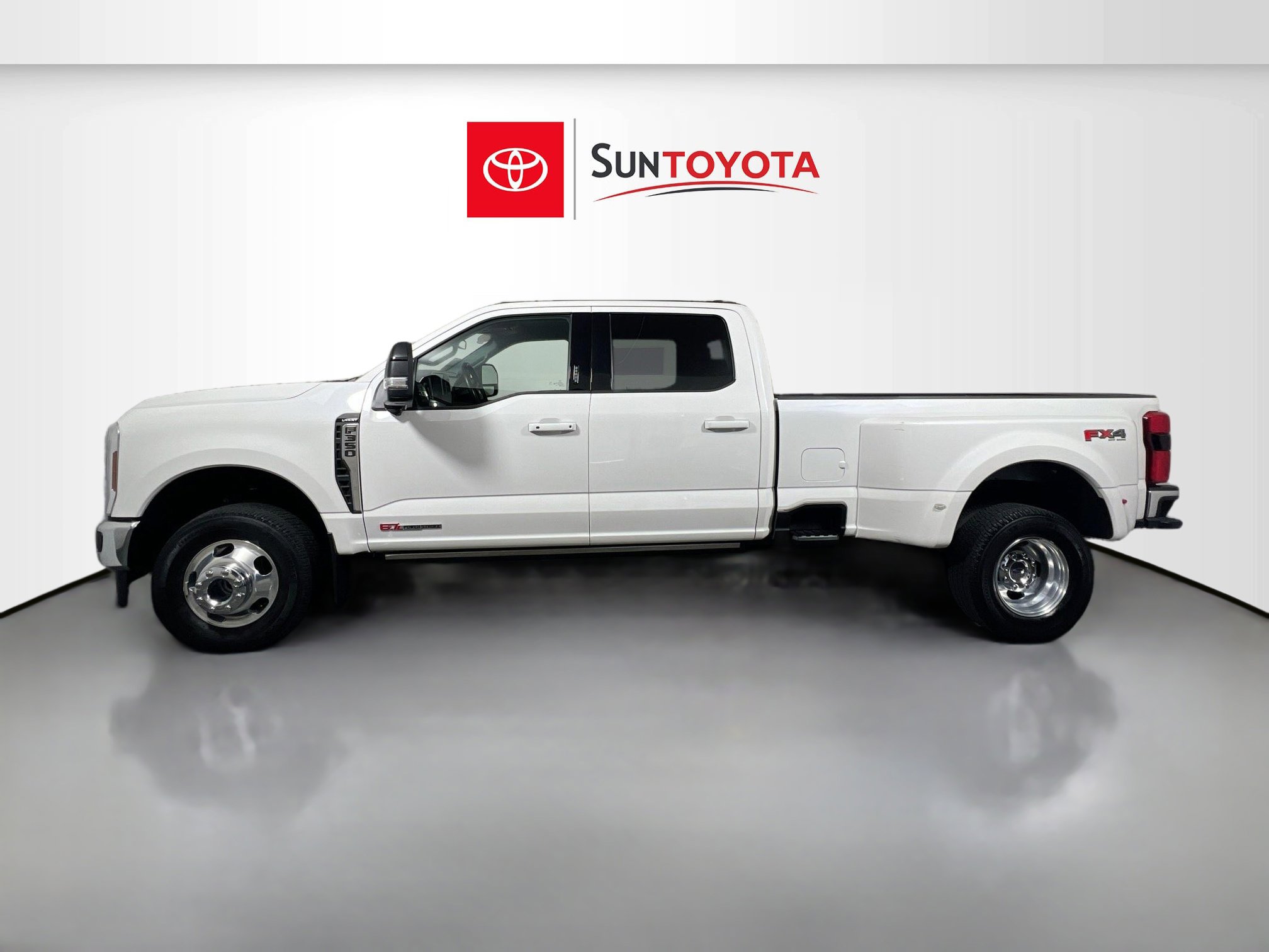 Used 2024 Ford F350 Lariat w/ Lariat Ultimate Package image 7