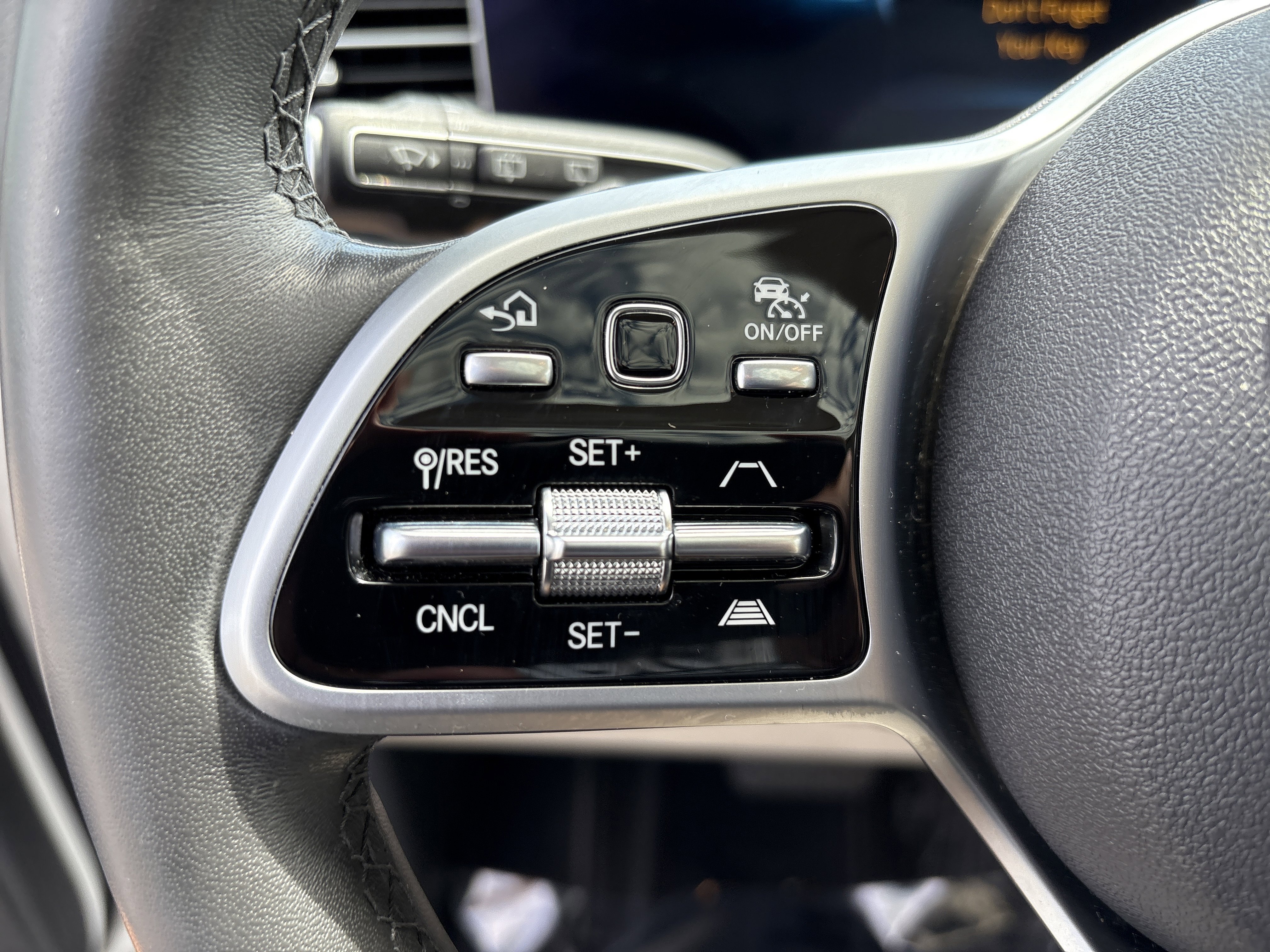 Used 2020 Mercedes-Benz GLS 450 4MATIC image 22