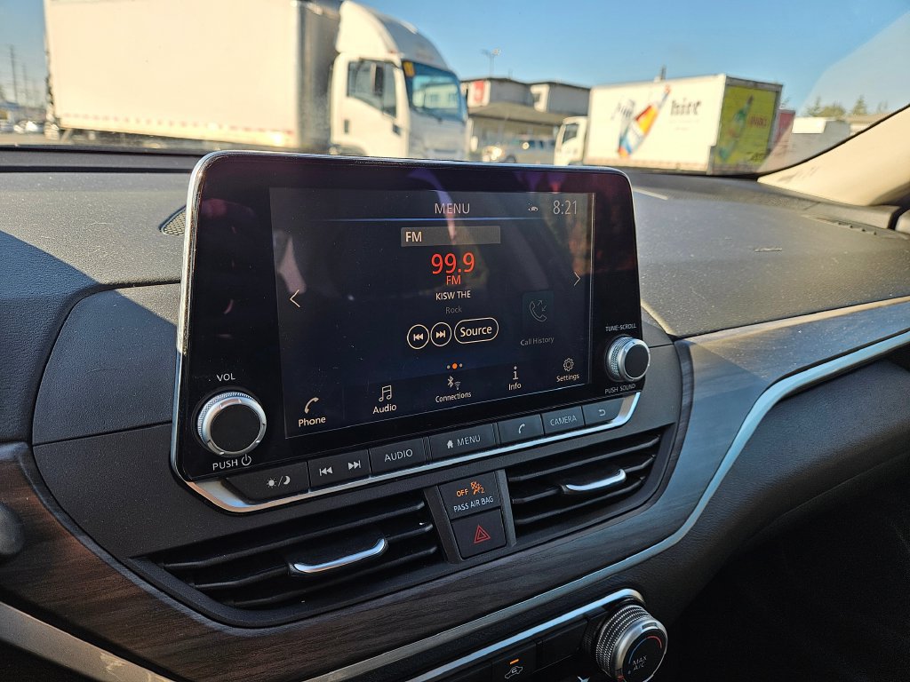 Used 2025 Nissan Altima 2.5 SV FWD image 21
