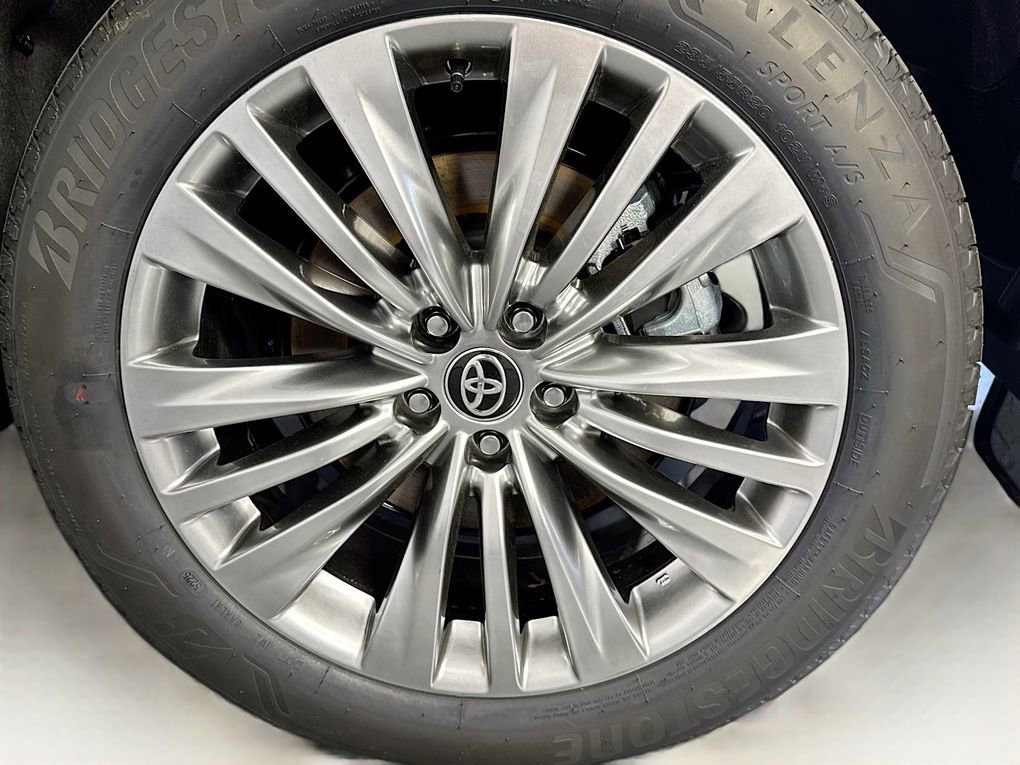 New 2026 Toyota Highlander Platinum image 32