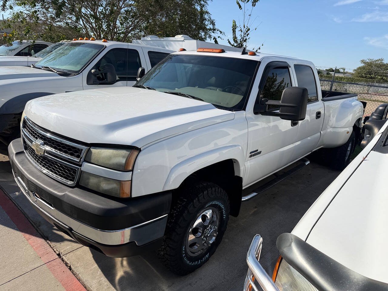 Used 2006 Chevrolet Silverado 3500 LT w/ Heavy-Duty Power Package AWD/4WD image 6