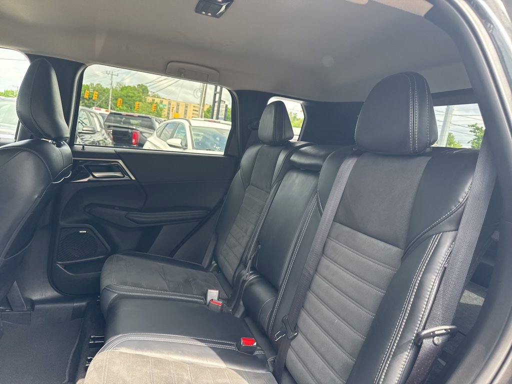 Used 2025 Mitsubishi Outlander SE FWD image 28
