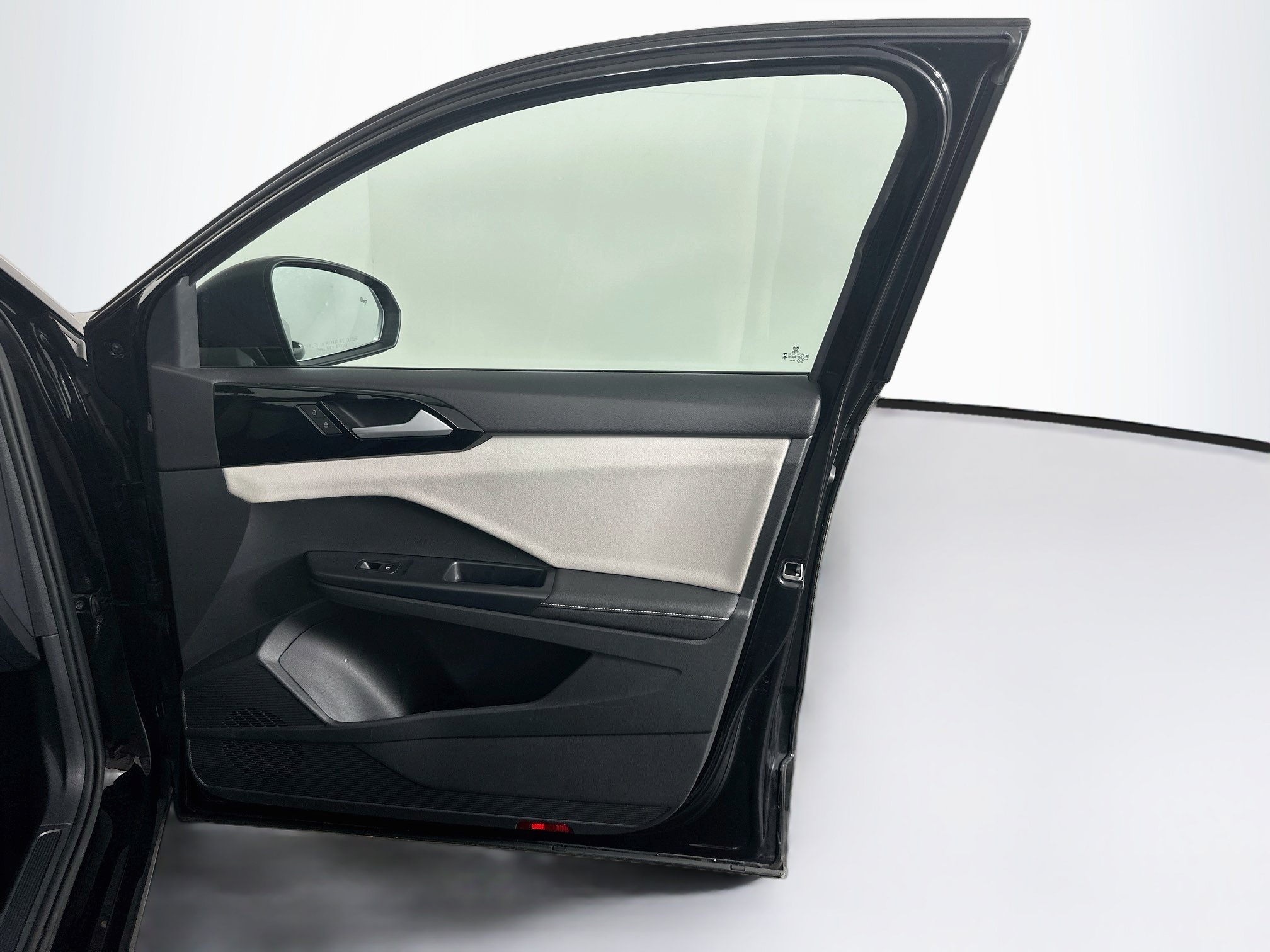 Used 2025 Volkswagen Taos S FWD image 30