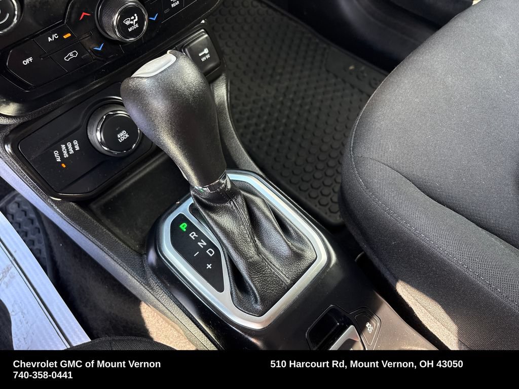Used 2023 Jeep Renegade Latitude AWD/4WD image 27