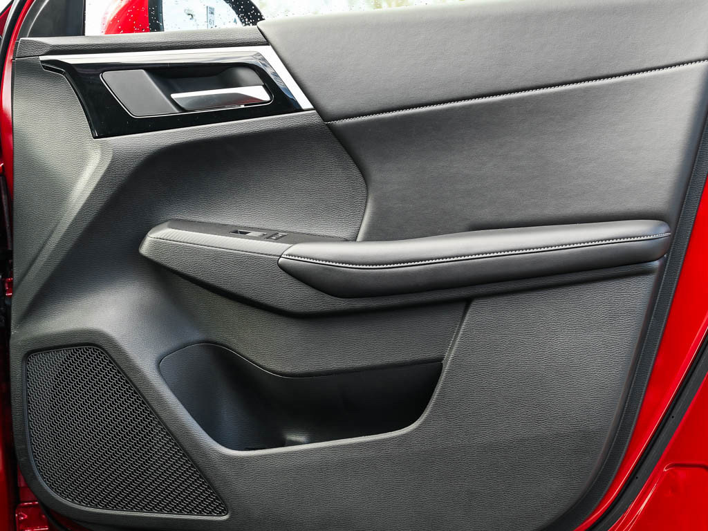 New 2025 Mitsubishi Outlander SE image 9