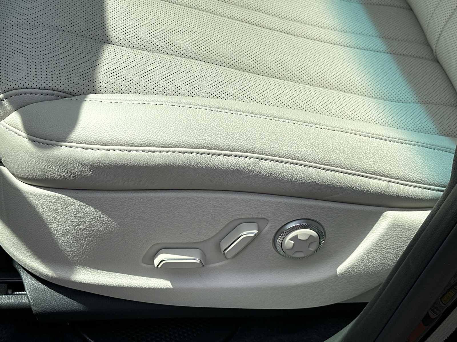 New 2026 Genesis GV80 2.5T RWD image 10