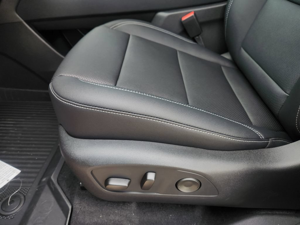 New 2026 Chevrolet Traverse LT w/ Driver Confidence Package FWD image 17