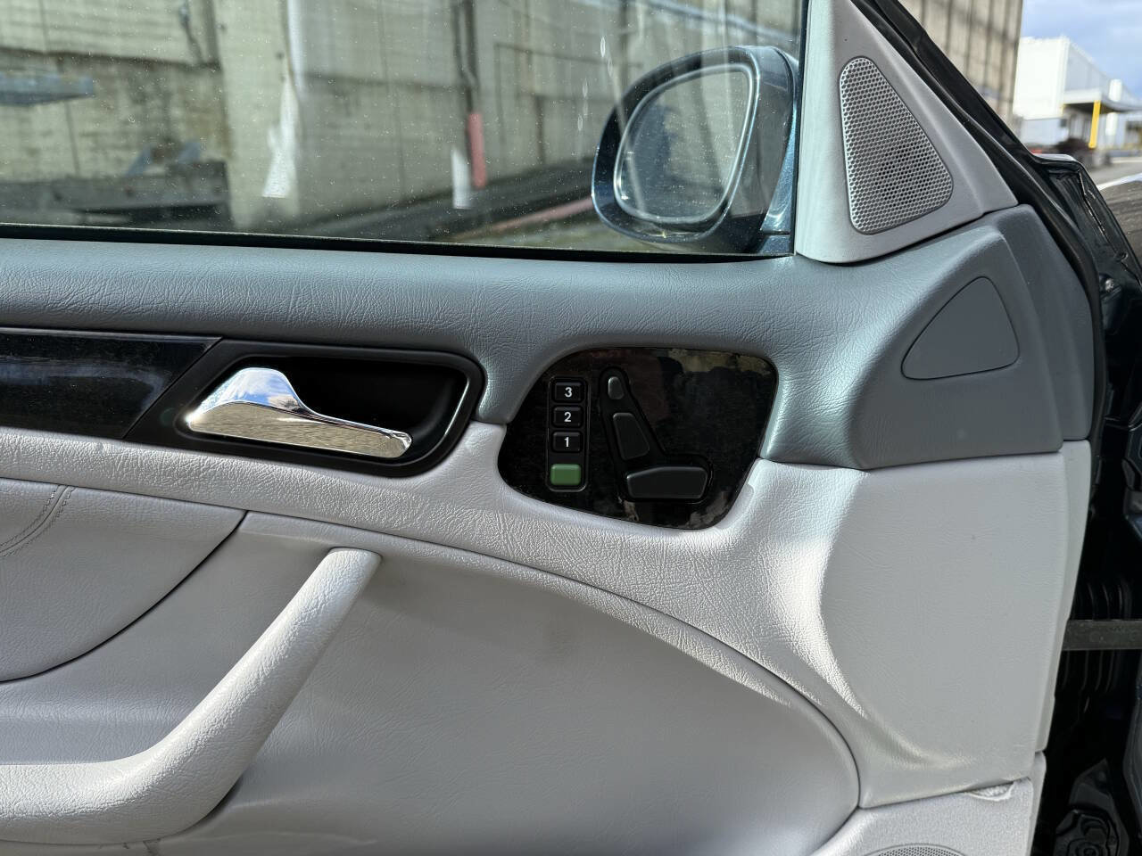 Used 2000 Mercedes-Benz CLK 430 Cabriolet image 42