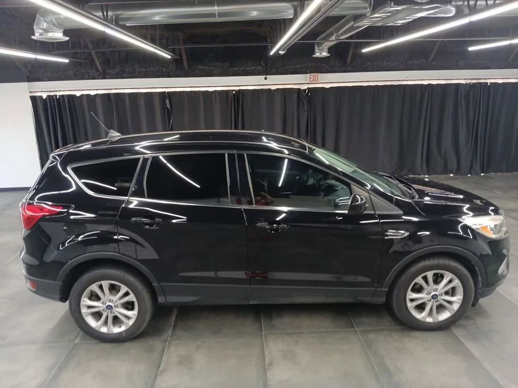 Used 2019 Ford Escape SE FWD image 46