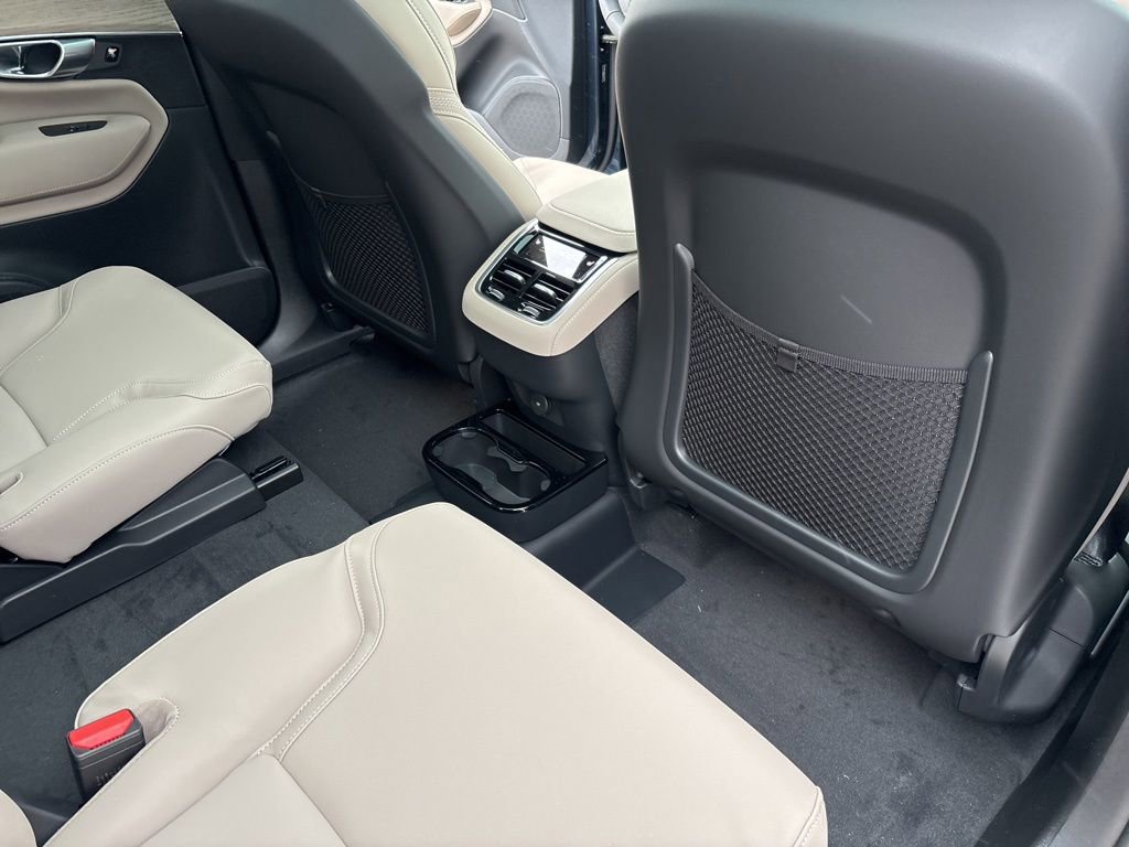 New 2026 Volvo XC90 B6 Plus w/ Protection Package Premier AWD/4WD image 47