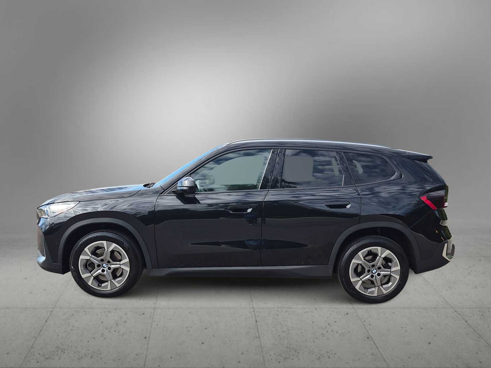 Used 2023 BMW X1 xDrive28i w/ Premium Package AWD/4WD image 5