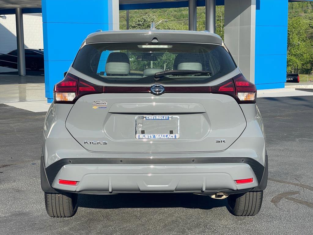 Used 2021 Nissan Kicks SR w/ SR Premium Package FWD image 6