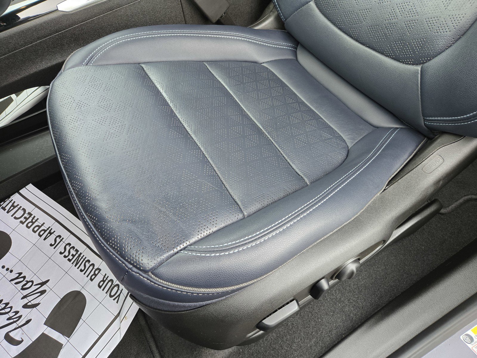 Used 2022 Chevrolet Bolt EUV Premier w/ Sun & Sound Package image 13