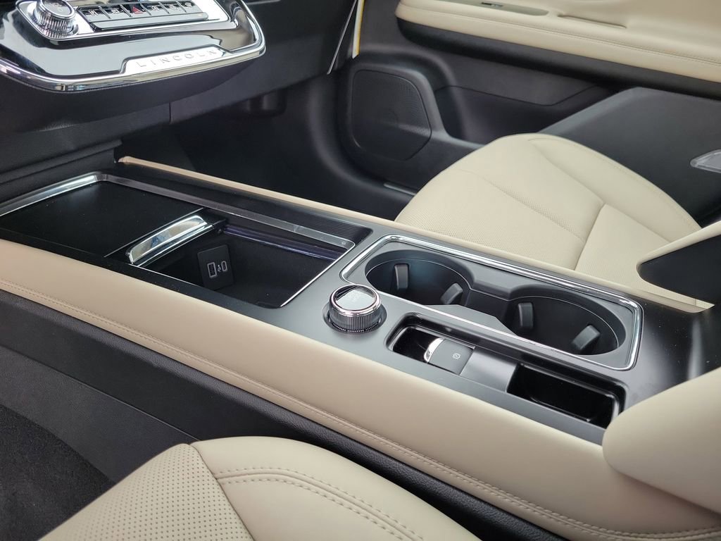 New 2026 Lincoln Corsair Reserve w/ Rear Removable Package Tray AWD/4WD image 29