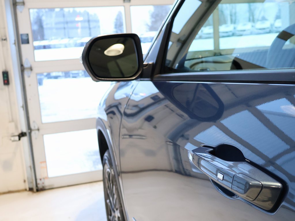 Used 2025 Chevrolet Traverse LT w/ Sun and Wheel Package image 10