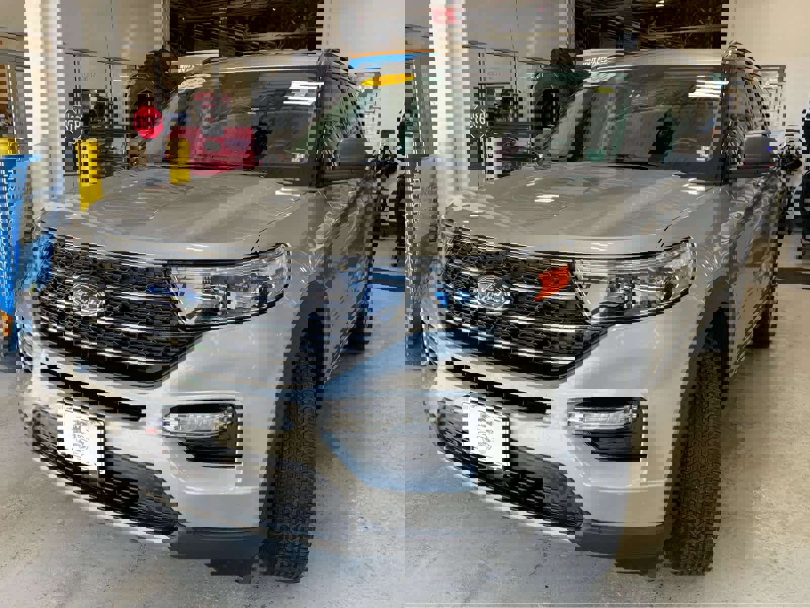 Used 2020 Ford Explorer XLT w/ Equipment Group 202A AWD/4WD image 4