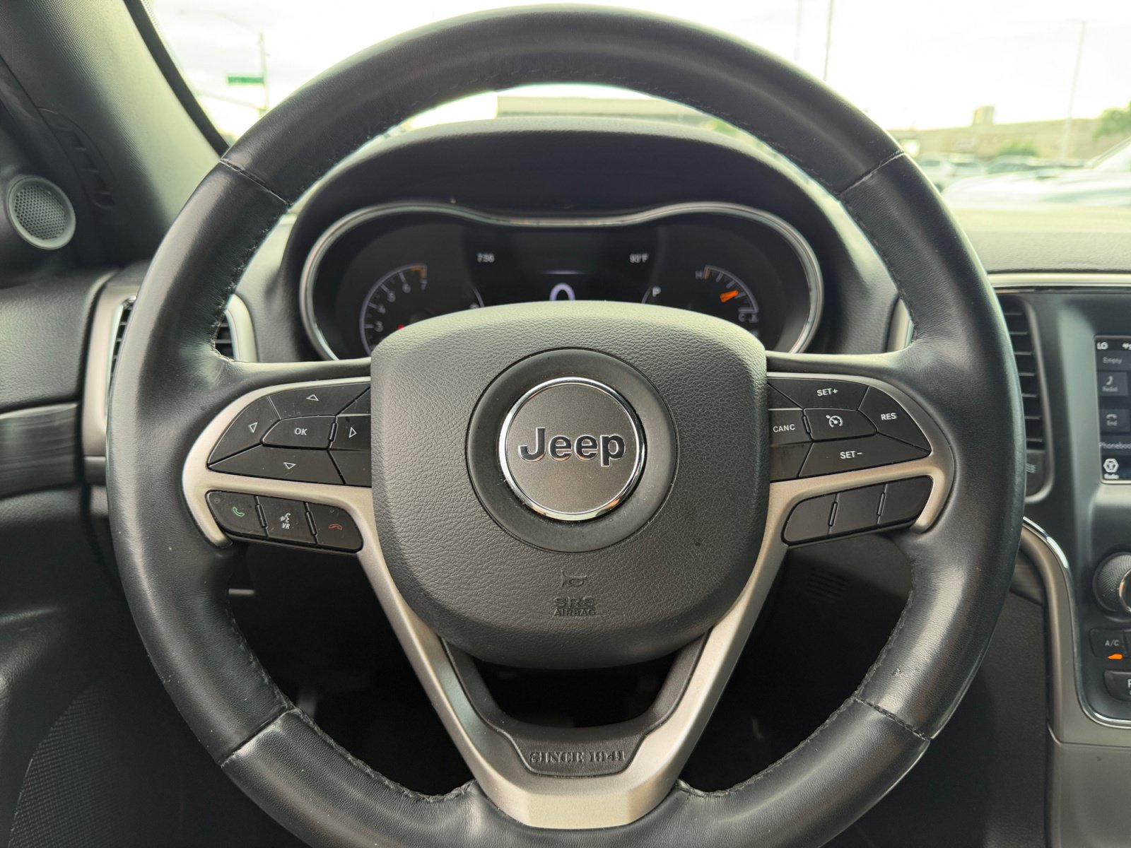 Used 2021 Jeep Grand Cherokee Laredo w/ Security & Convenience Group AWD/4WD image 9