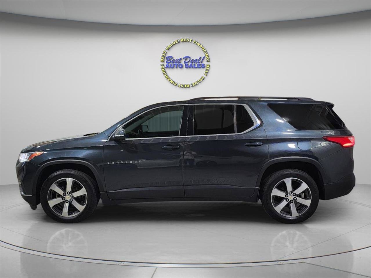 Used 2019 Chevrolet Traverse LT w/ LT Premium Package AWD/4WD image 4