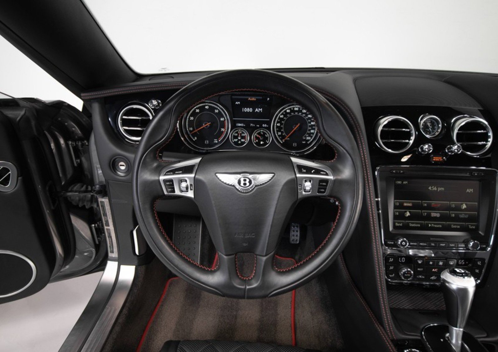 Used 2018 Bentley Continental GT image 25