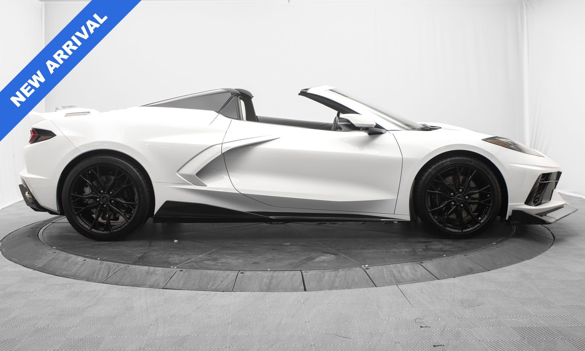 Used 2023 Chevrolet Corvette Stingray Preferred Conv w/ Z51 Performance Package RWD image 2