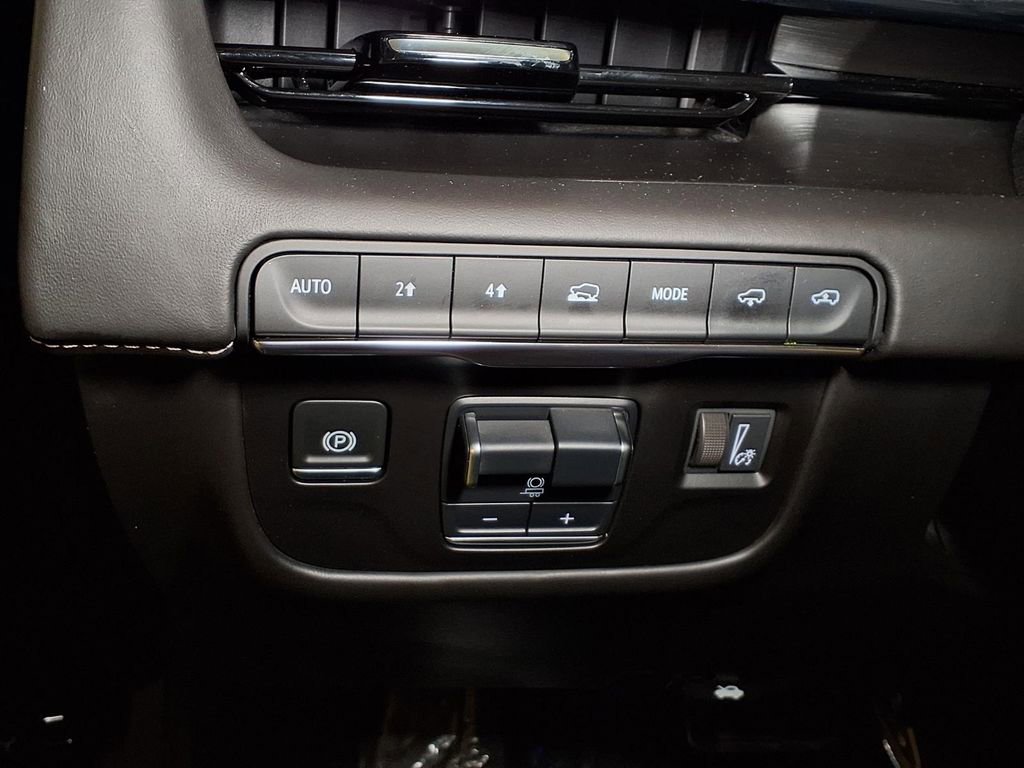 Certified 2024 Cadillac Escalade Sport Platinum w/ LPO, ONYX Package AWD/4WD image 13