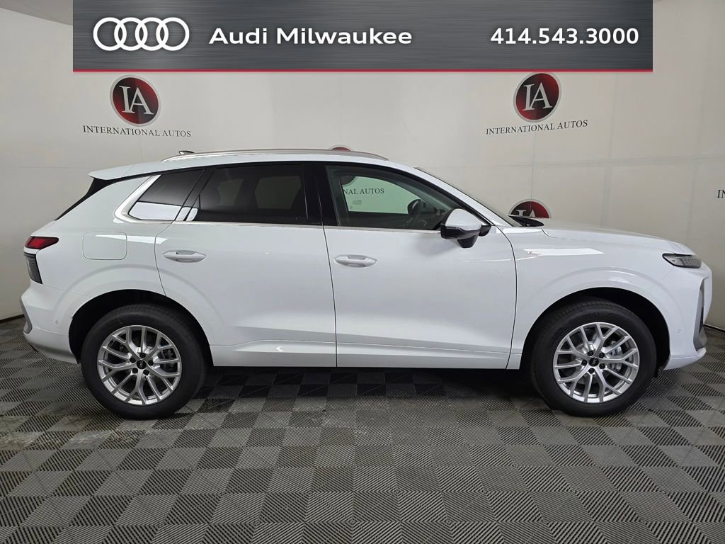New 2026 Audi Q3 quattro 2.0T AWD/4WD image 3