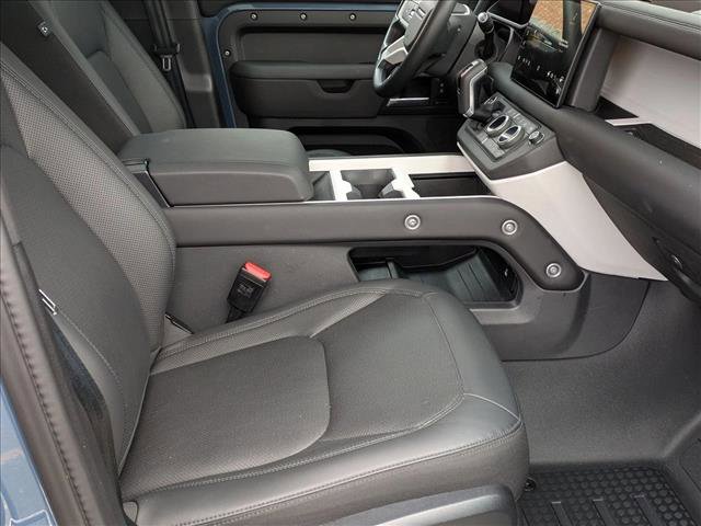 Used 2025 Land Rover Defender 110 S image 22
