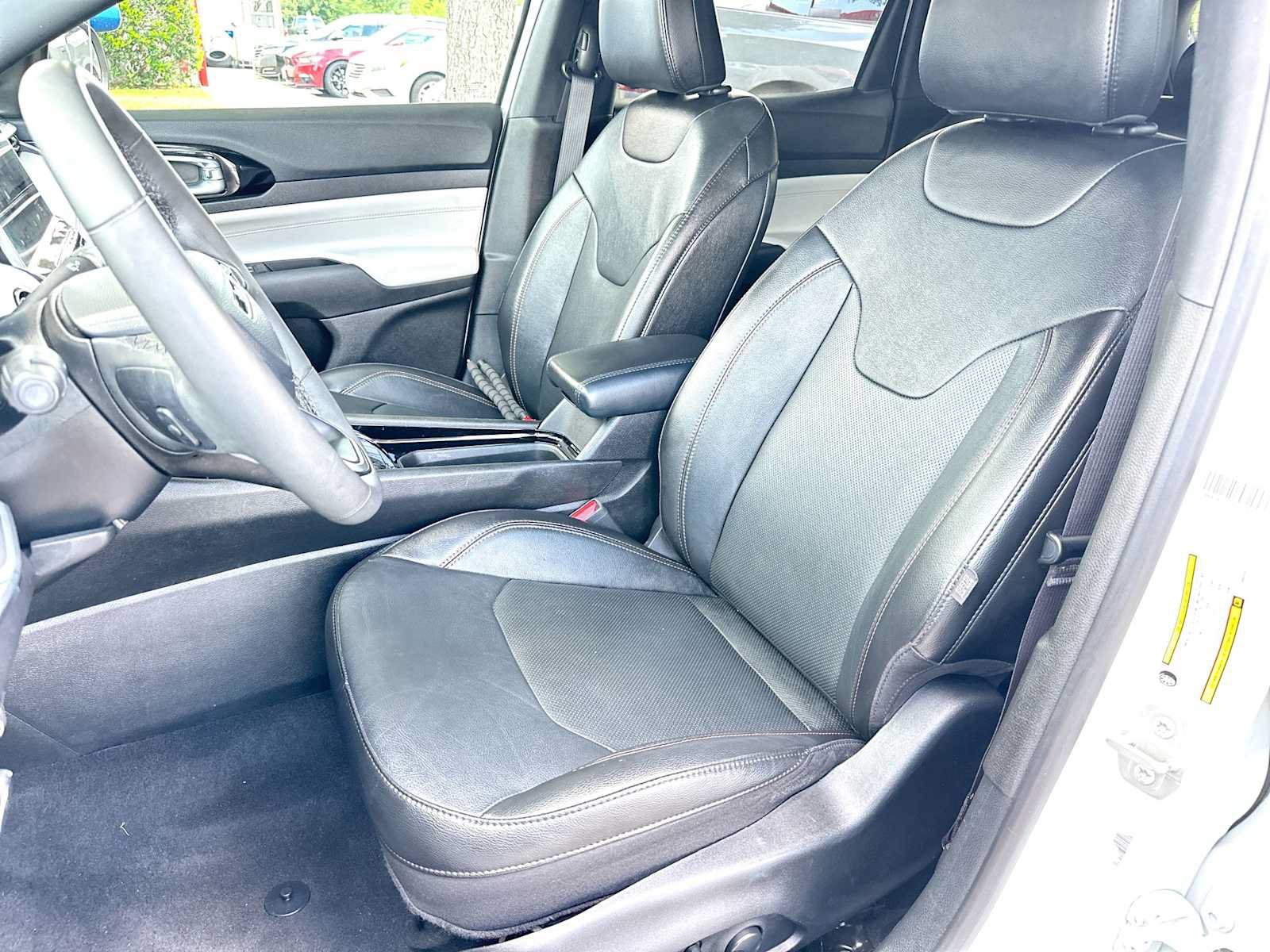 Used 2023 Jeep Compass Limited AWD/4WD image 17