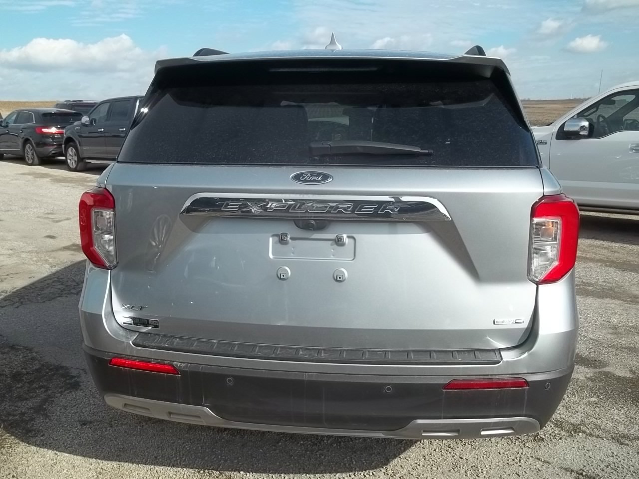 Used 2020 Ford Explorer XLT w/ Equipment Group 202A AWD/4WD image 4