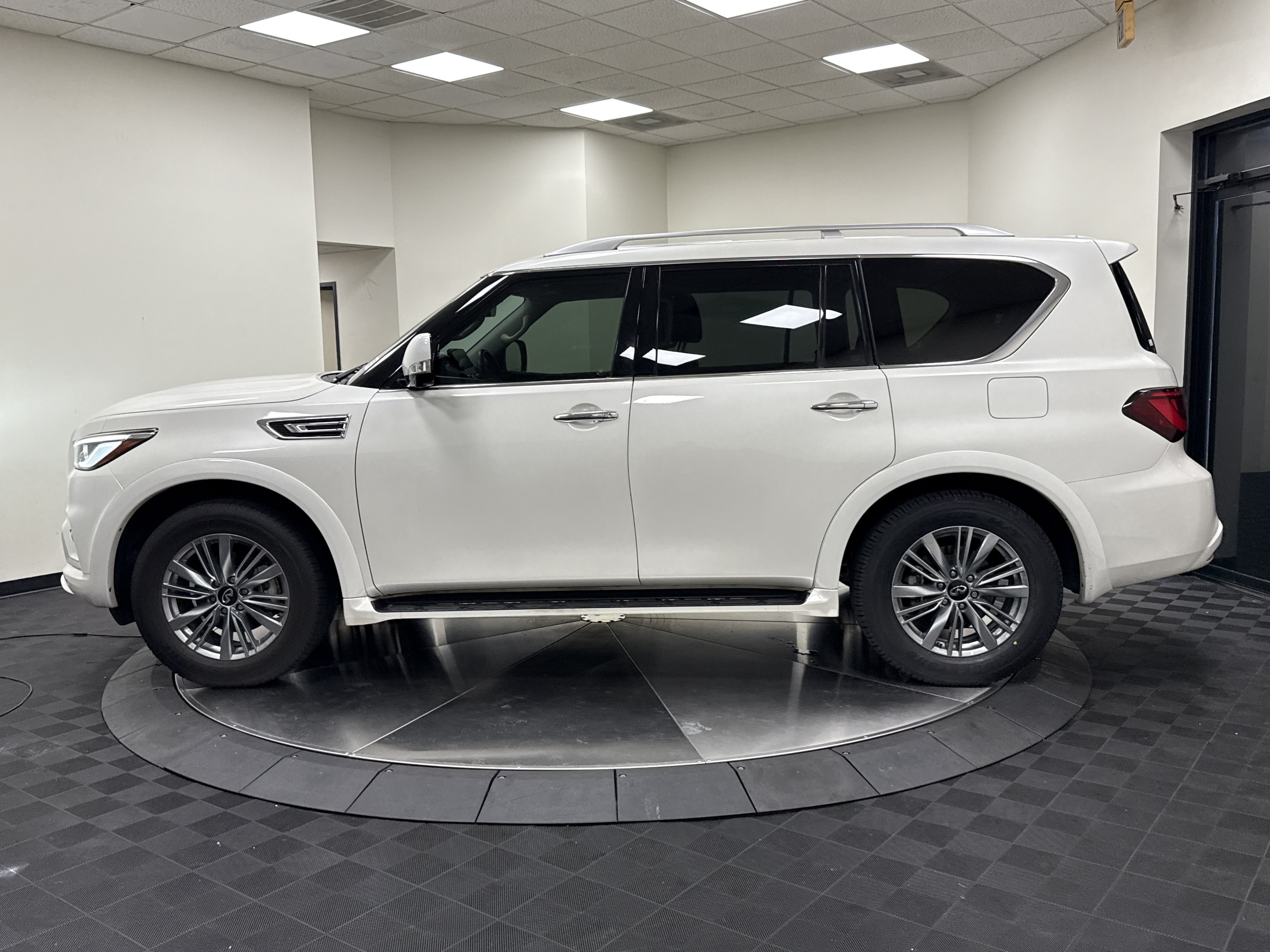 Certified 2024 INFINITI QX80 Luxe w/ Cargo Package RWD image 5