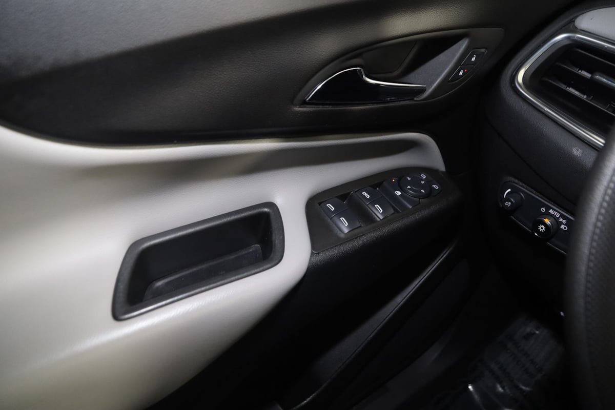 Used 2024 Chevrolet Equinox LS FWD image 27